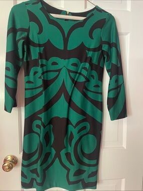 Just...Taylor Green and Black Graphic Long Sleeve Sheath Dress